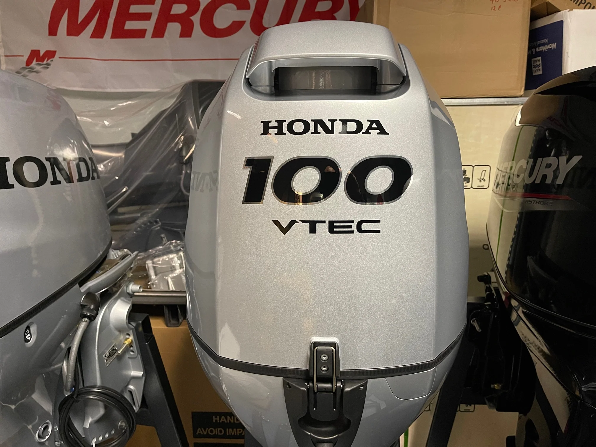 Honda BF100 outboard motor - Image 5