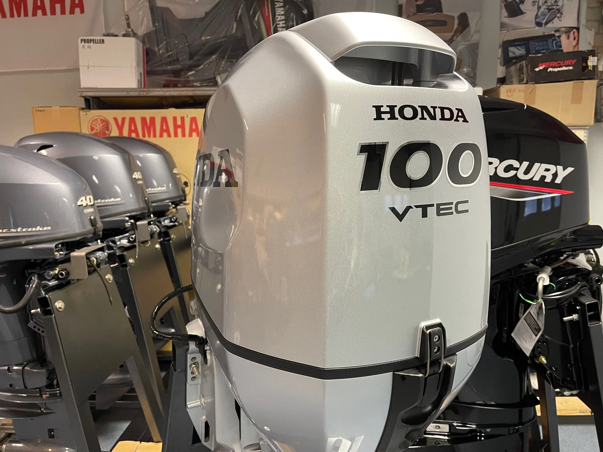 Honda BF100 outboard motor - Image 4
