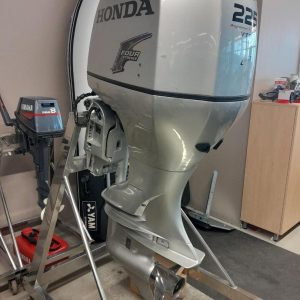 2011 Honda BF225A