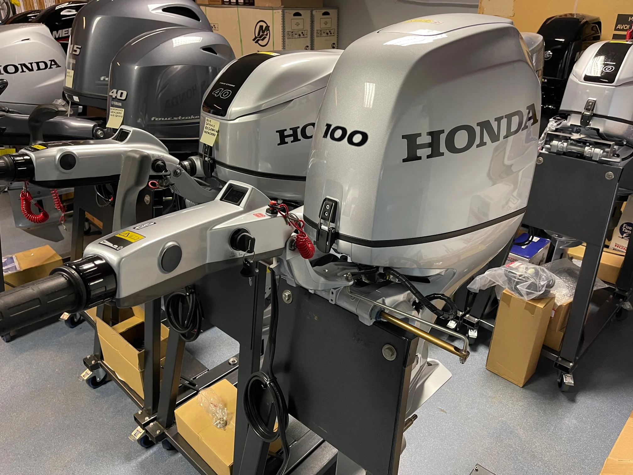 Honda BF100 outboard motor (Tiller Handle, Long Shaft) – 2026 Model