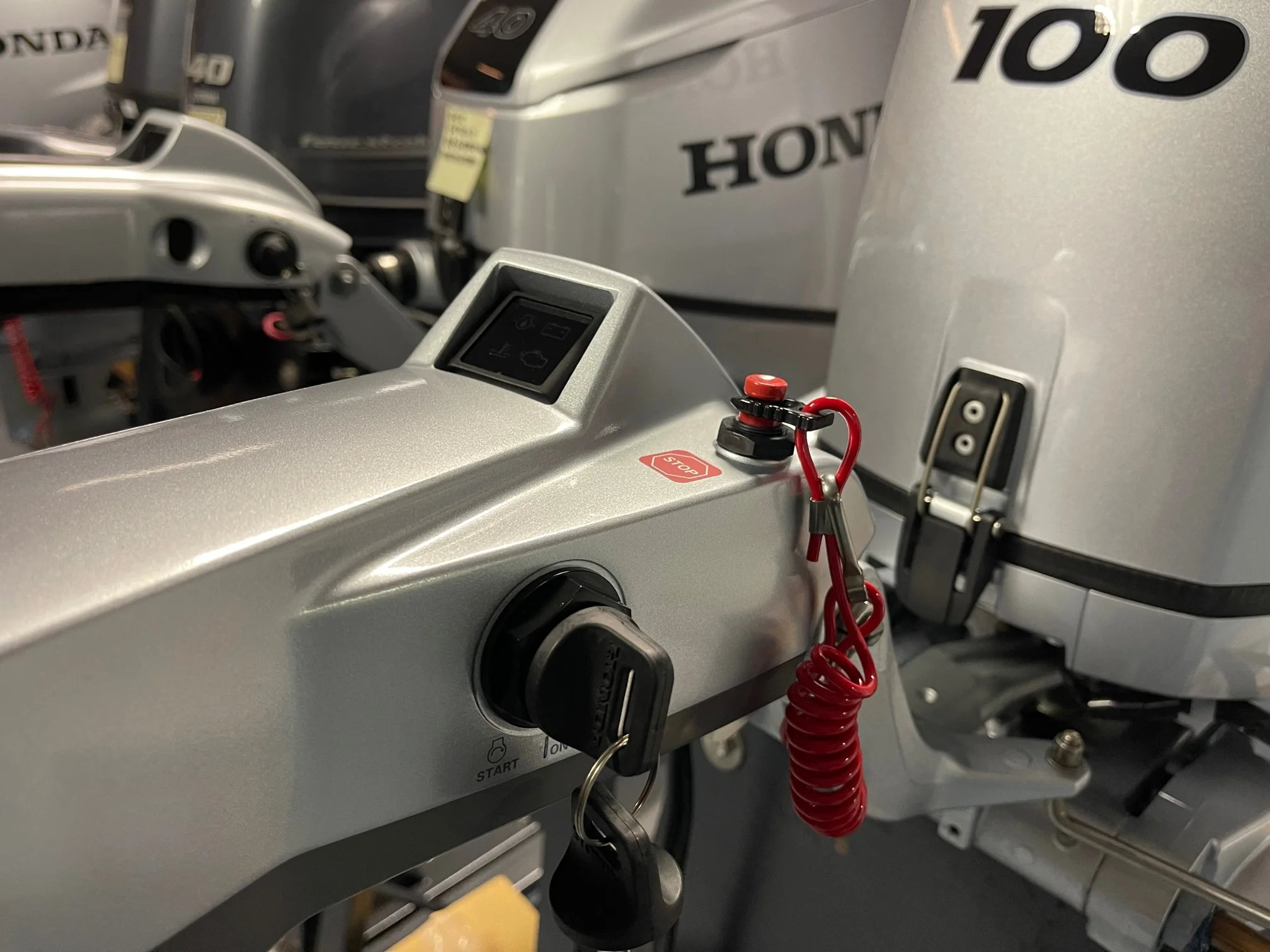 Honda BF100 outboard motor (Tiller Handle, Long Shaft) – 2026 Model - Image 3