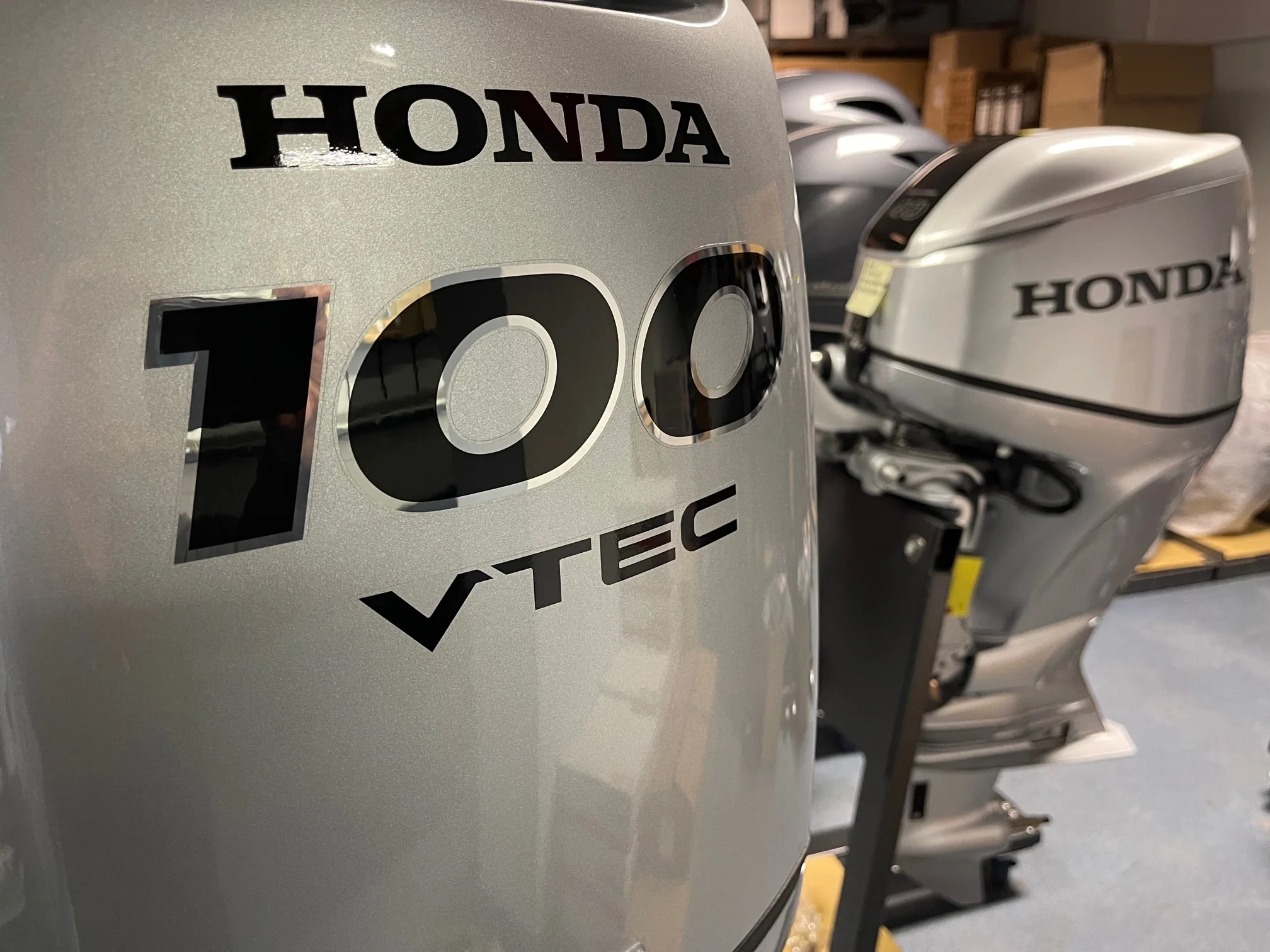 Honda BF100 outboard motor (Tiller Handle, Long Shaft) – 2026 Model - Image 2