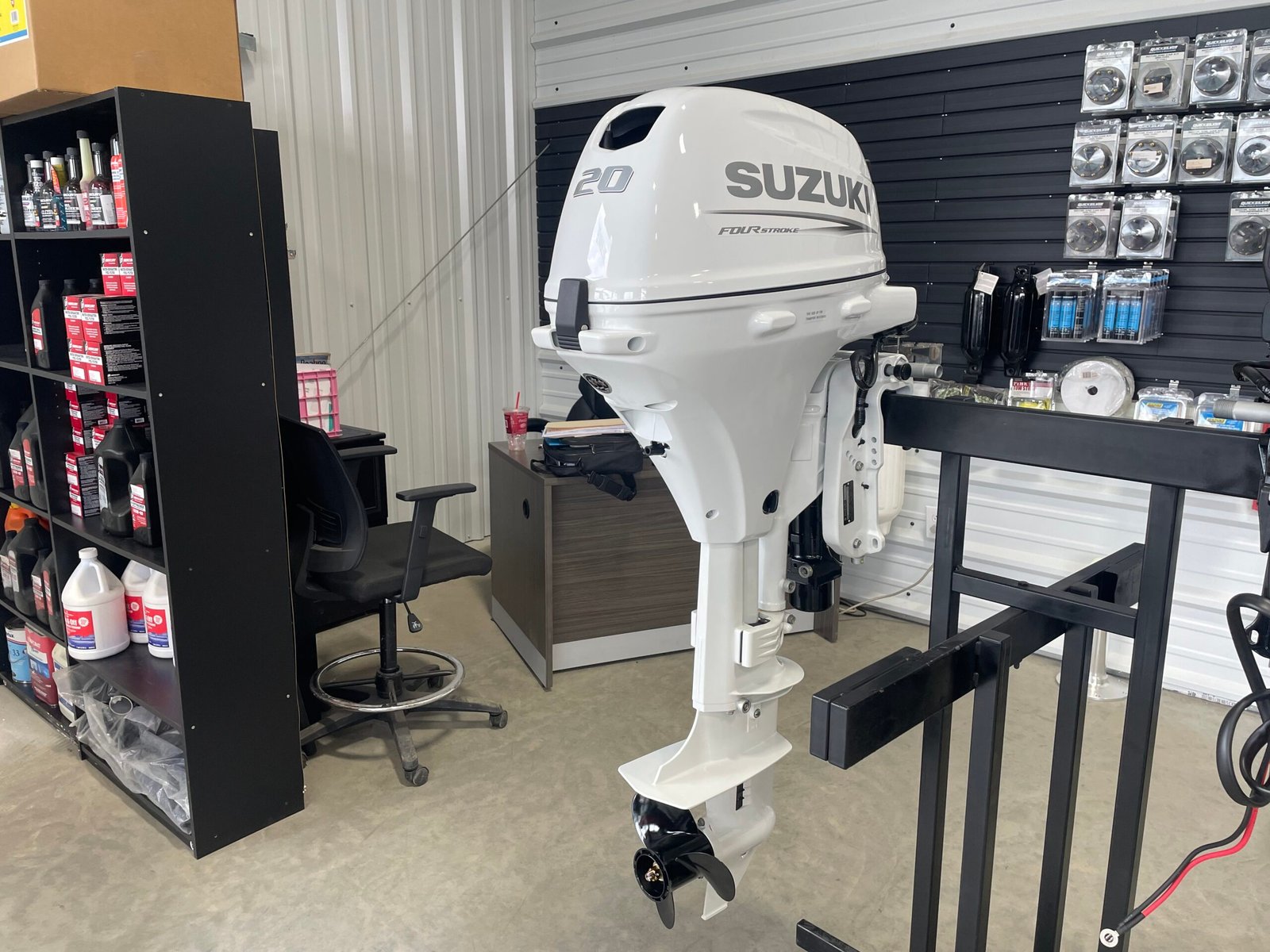 Suzuki 20HP ATLW EFI Outboard - Image 2
