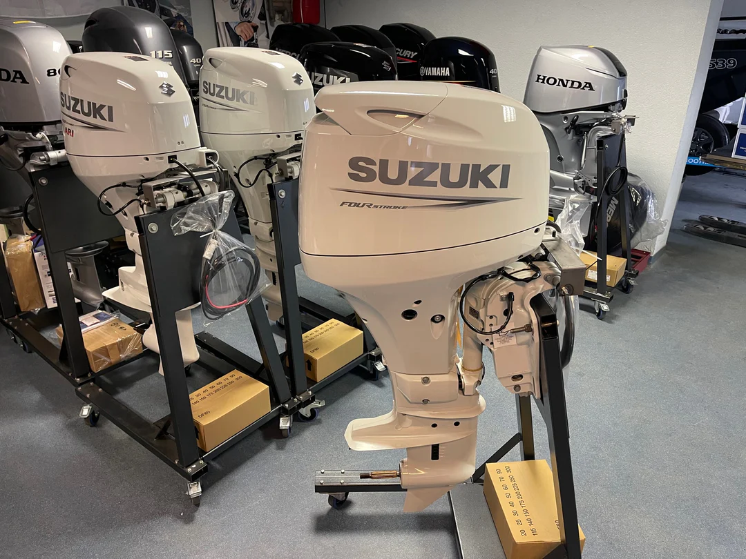 Suzuki DF40ATL White 40HP Outboard