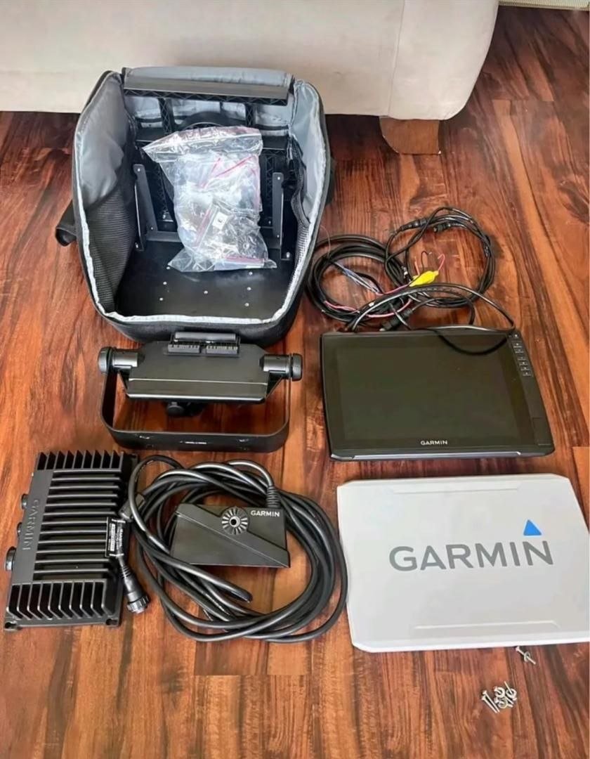 Garmin LiveScope LVS34 Bundle